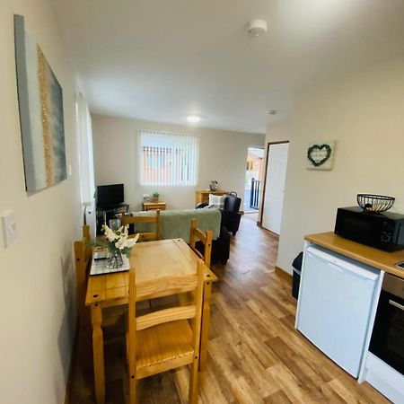 Tulip Cabin With Hot Tub York Luaran gambar