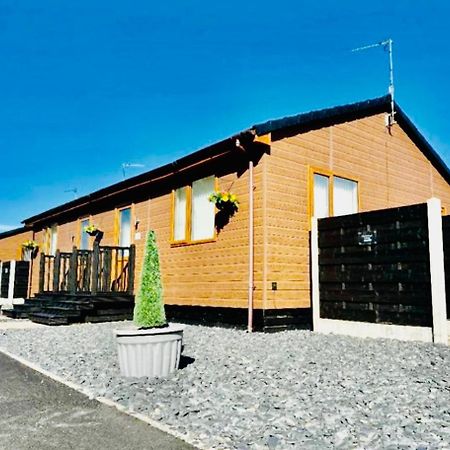 Tulip Cabin With Hot Tub York Luaran gambar